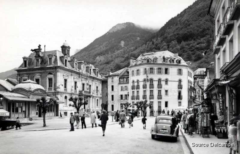 65 Cauterets Place de L Hotel de Ville.jpg